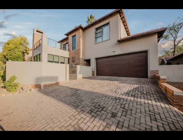 3 BEDROOM TOWNHOUSE FOR SALE IN RUIMSIG COUNTRY ESTATE
